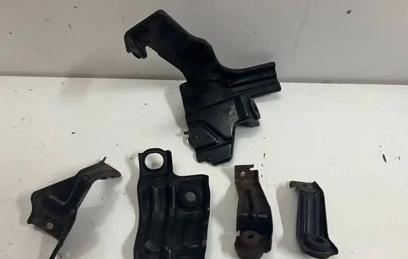 Honda FR-V Radiator mount bracket 