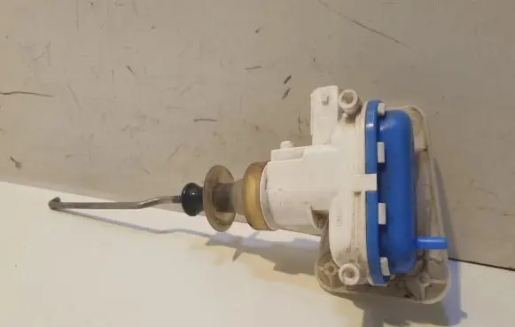 Audi 80 90 S2 B4 Central locking vacuum pump 893862123