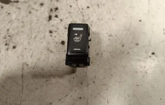 Nissan Navara D40 Seat heating switch 