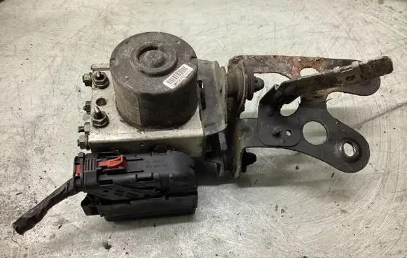 Skoda Octavia Mk2 (1Z) ABS Pump 1K0907379P 00009496E5 10097003153