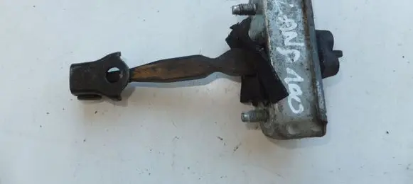 Toyota Land Cruiser (J100) Rear door check strap stopper