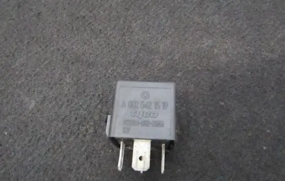 Mercedes-Benz S W220 Other relay a0025421319 v23134-b52-x336