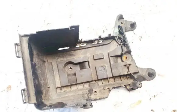 Volkswagen Touran I Battery box tray 1k0915336