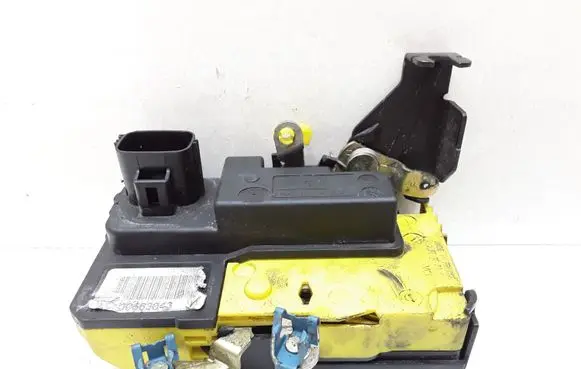 Volvo XC90 Front door lock 30663043