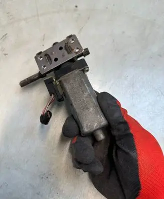 Porsche Cayenne (9PA) Seat adjustment motor 0390203220