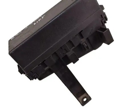 Nissan Pathfinder R51 Relay mounting block 
