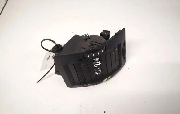 Skoda Octavia Mk2 (1Z) Dash center air vent grill 02124902w 0212-4902w