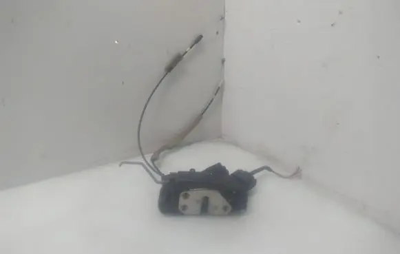 Mazda 5 Front door lock 
