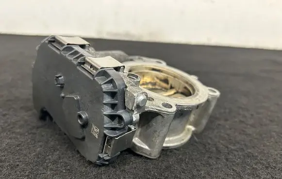 Audi A4 S4 B8 8K Electric throttle body valve 06M133062H