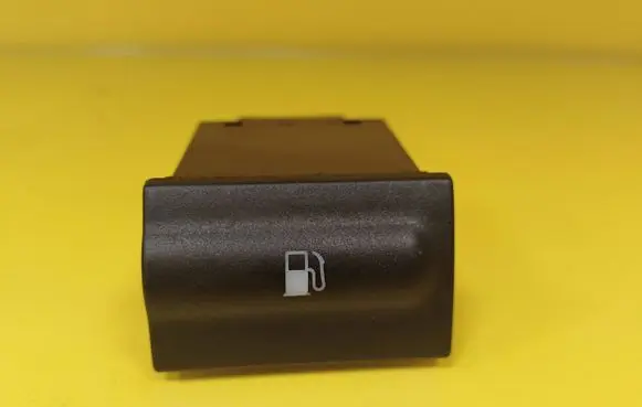 Skoda Octavia Mk1 (1U) Fuel tank opening switch 