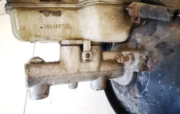 Volkswagen Fox Master brake cylinder
