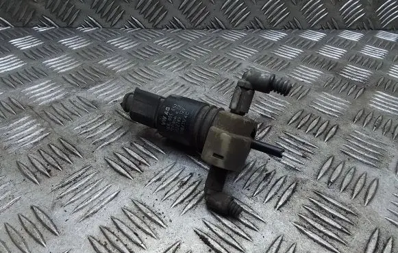 Skoda Octavia Mk2 (1Z) Windscreen/windshield washer pump 1K6955651
