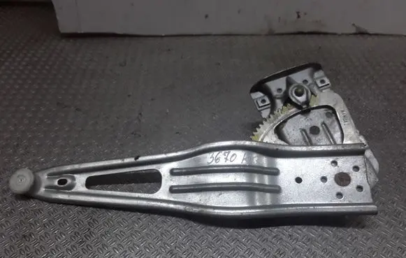 Toyota Yaris Rear door manual window regulator 