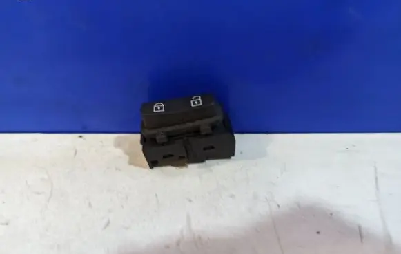 Volvo S80 Central locking switch button 30710476