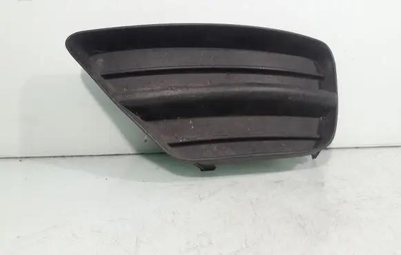 Ford Focus Front bumper lower grill 2M5119953