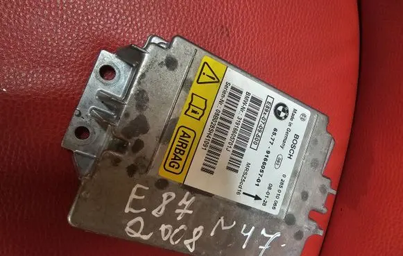 BMW 1 E81 E87 Airbag control unit/module 916605701 0285010066