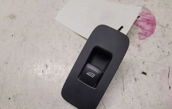 Volvo V40 Electric window control switch 31394840