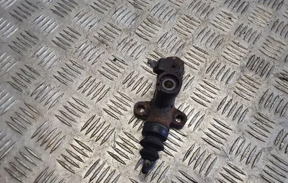 Subaru Impreza III Clutch slave cylinder 