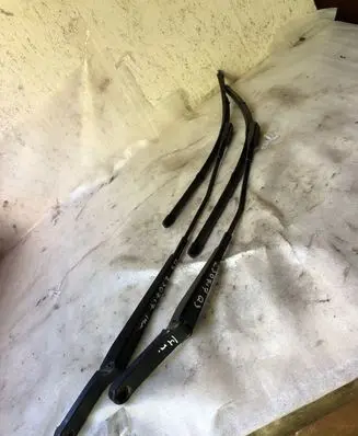 Audi Q3 8U Front wiper blade arm 8u1955408