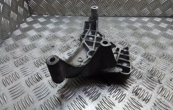 Volkswagen PASSAT B6 Engine mounting bracket 03G199207F
