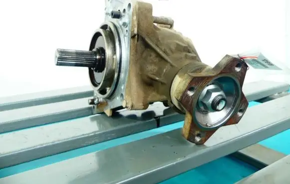 Gearbox transfer box case