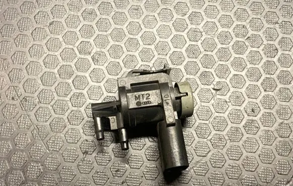 Volkswagen Touran I Turbo solenoid valve 1K0906283A