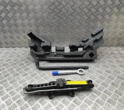 Jaguar XE Tool set GX7317B043AE 1R8A17032AB