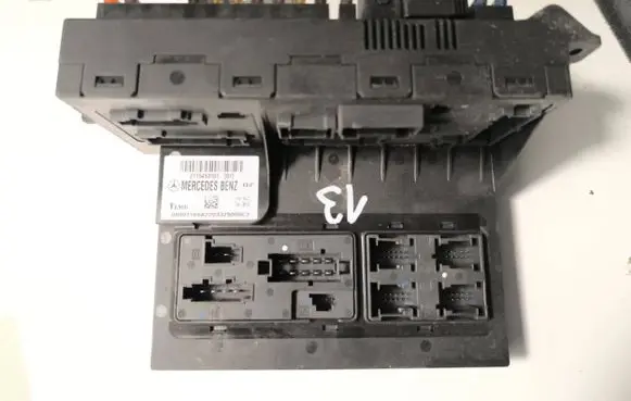 Mercedes-Benz E W211 Fuse module 2115453101