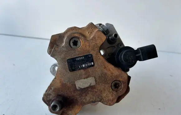 BMW 5 E60 E61 Fuel injection high pressure pump 7788670