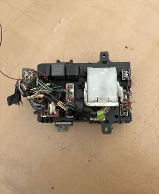 Nissan Primera Fuse box set 285519F914 7100778426 5WK48542