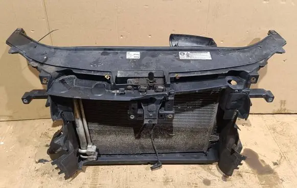 Volkswagen PASSAT B7 Radiator support slam panel 701010690B