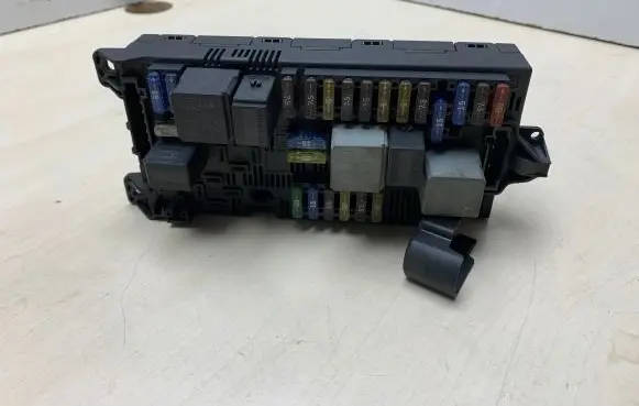 Mercedes-Benz E W211 Fuse module A2205B110028D 2115454201 00005927A220