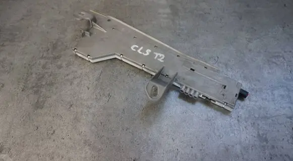 Mercedes-Benz CLS C219 Aerial antenna amplifier A2198200089