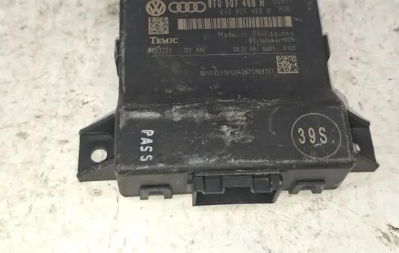 Volkswagen PASSAT B7 Gateway control module 8T0907468H 403221
