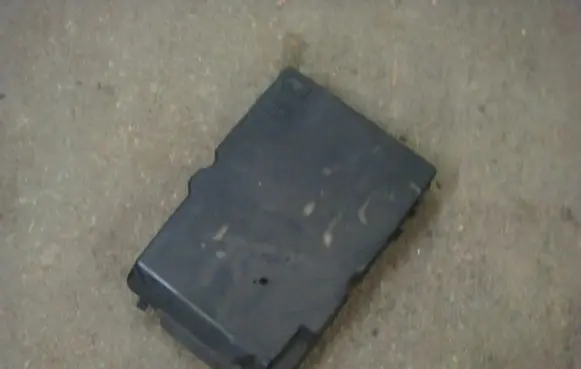 Mazda 3 II Battery box tray cover/lid 