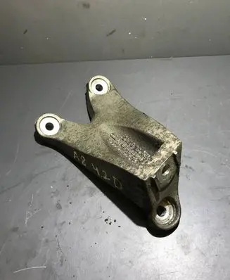 Audi A8 S8 D3 4E Engine mounting bracket 4E0199807BM