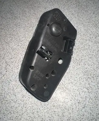 BMW 3 E46 Tail light bulb cover holder 6907938