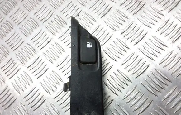 Toyota Yaris Fuel tank opening switch 