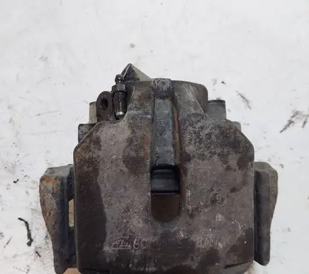 BMW 5 E39 Front brake caliper 6022296