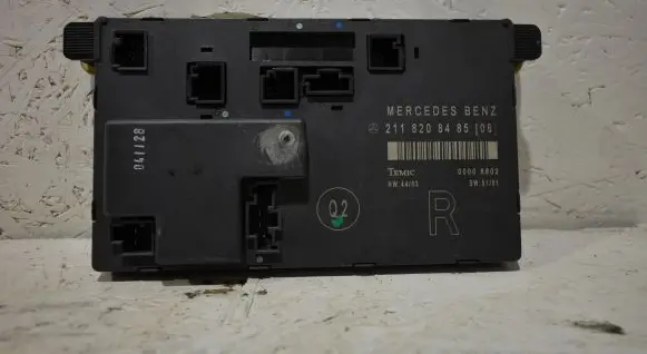 Mercedes-Benz E W211 Door control unit/module 2118208485