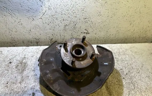 Toyota Corolla E120 E130 Front wheel hub