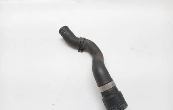Volkswagen PASSAT B6 Engine coolant pipe/hose