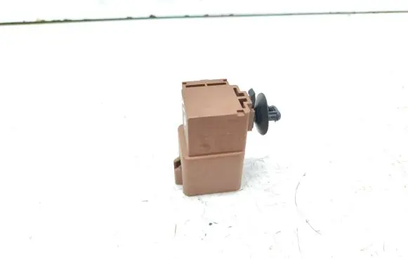 Peugeot Traveller Fuel pump relay 17325003001