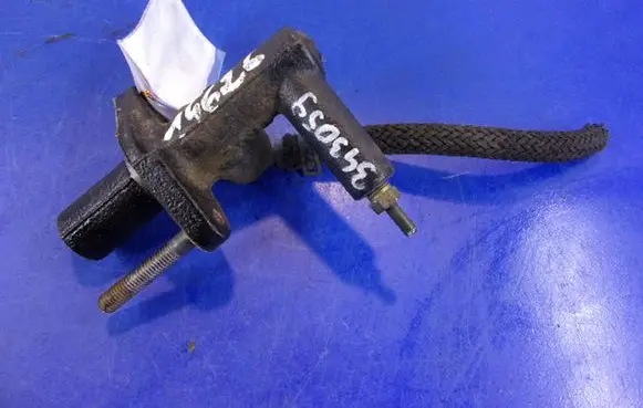 Mazda MPV II LW Clutch master cylinder