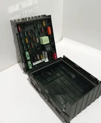 Audi Q3 8U Fuse module 5N0937629 1K0937132F