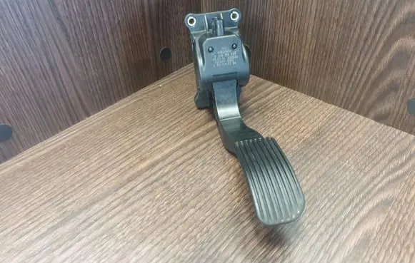 Mercedes-Benz Sprinter W906 Accelerator throttle pedal 0280755025