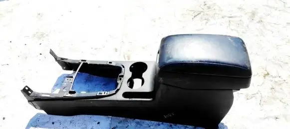Hyundai Santa Fe Armrest 846812B100 84681-2B100