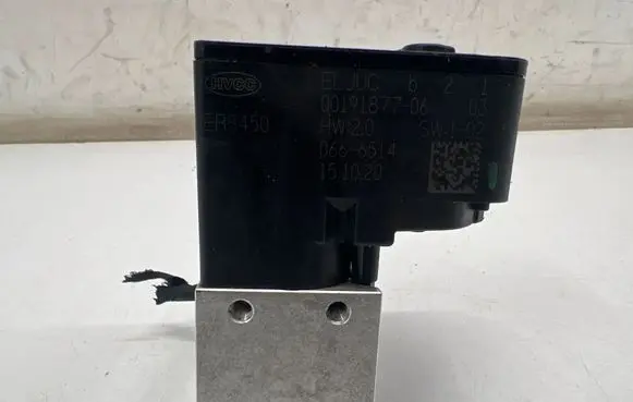 Porsche Taycan 9J1 Air conditioning (A/C) expansion valve 4M0816702A