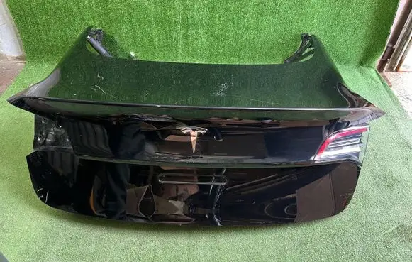 Tesla Model 3 Truck tailgate