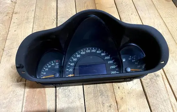 Speedometer (instrument cluster)